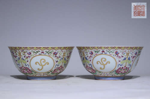 A Pair Of Qing Dynasty Period Of Jiaqing  Famille Rose Porce...