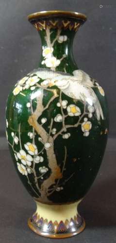 CLOISONNE-VASE MIT VOGEL UND KIRSCHZWEIGEN