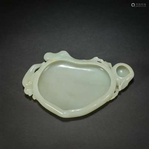 A jade 'peaches and monkey' brush washer,Qing dynast...