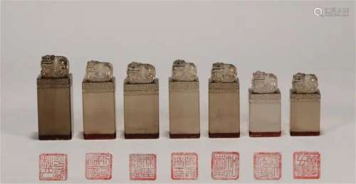 A set of tea crystal beast buttons from the Qing Dynasty