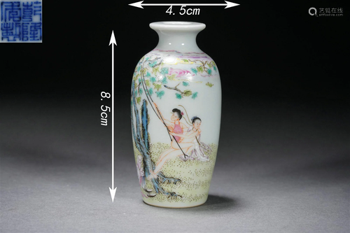 Famille Rose Figure Story Snuff Bottle