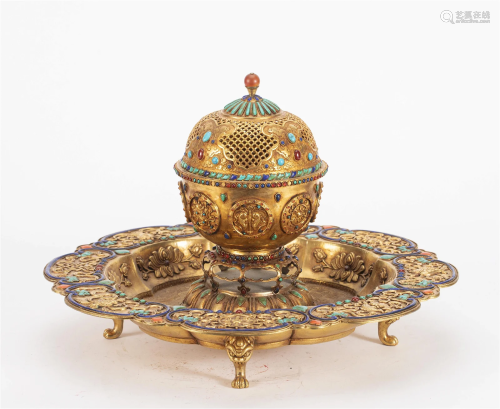 A FINE BRONZE-GILT INCENSE BURNER COVER AND STAND