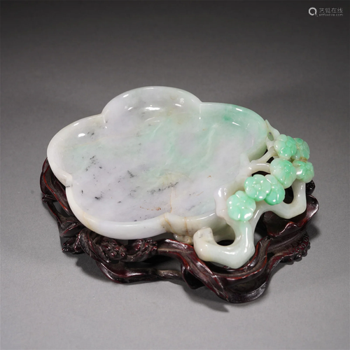 A CHINESE CARVED JADEITE INKWELL