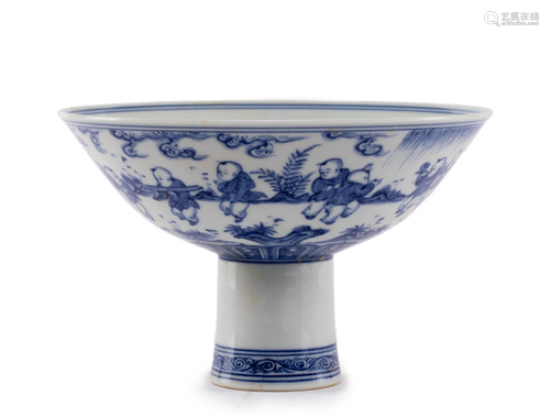 A CHINESE BLUE AND WHITE STEAM BOWL