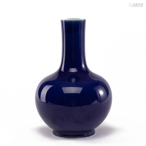 A CHINESE BLUE GLAZE BOTTLE VASE