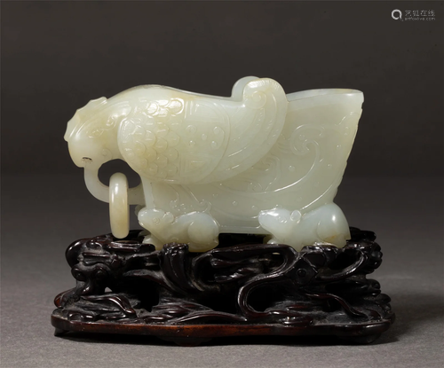 A CHINESE CARVED WHITE JADE VESSEL