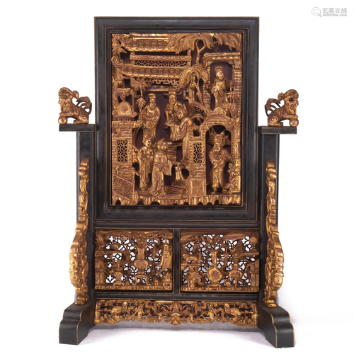 A CARVED ROSEWOOD AND GILT TABLE SCREEN