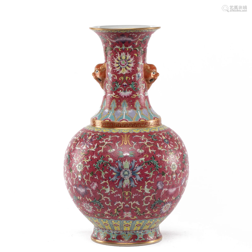 A CHINESE FAMILLE ROSE FLORAL VASE