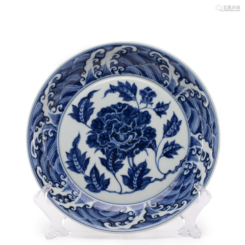 A CHINESE BLUE AND WHITE PEONY DISH