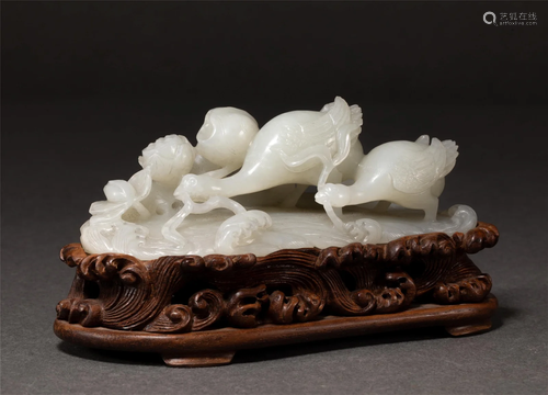 A CHINESE CARVED JADE DECORATION