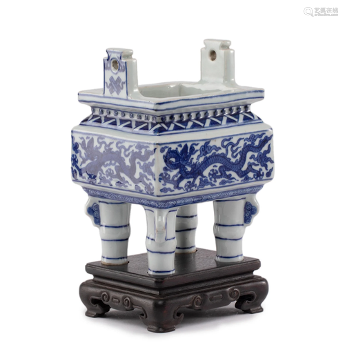 A CHINESE BLUE AND WHITE INCENSE BURNER