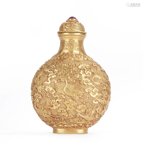 A CHINESE RUBY INLAID GOLD PHOENIX SNUFF BOTTLE