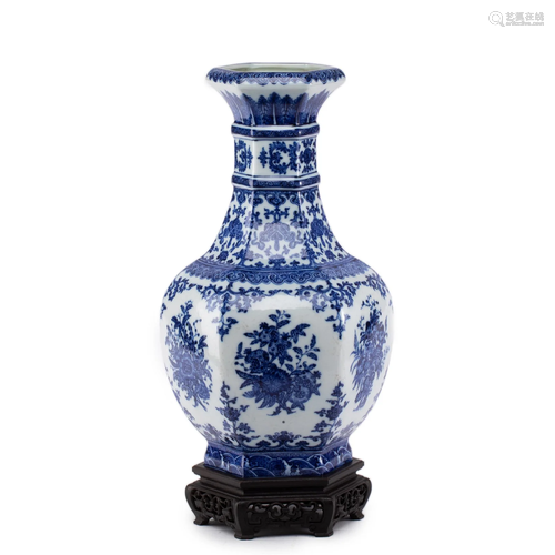 A CHINESE BLUE AND WHITE THREE ABUNDANCES VASE