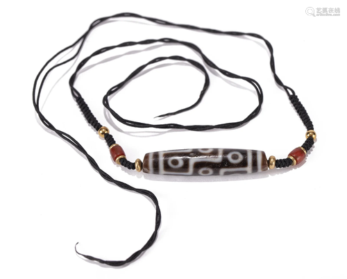 A TIBETAN DZI BEAD NECKLACE