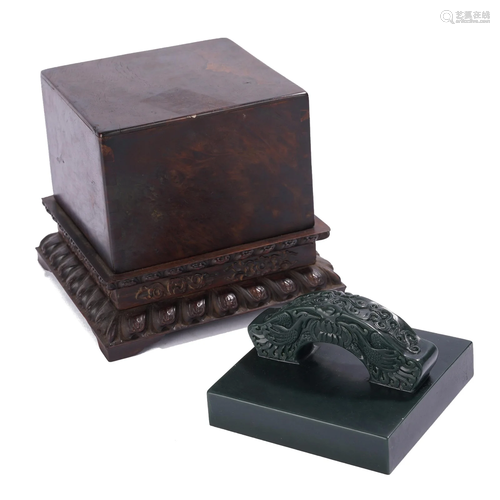 A CHINESE CARVED JASPER SEAL WITH WOODEN BOX