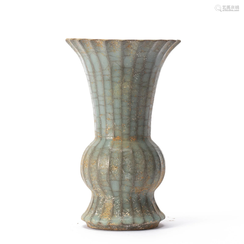 A CHINESE CELADON GLAZE CRACKLE LOBED BEAKER VASE GU