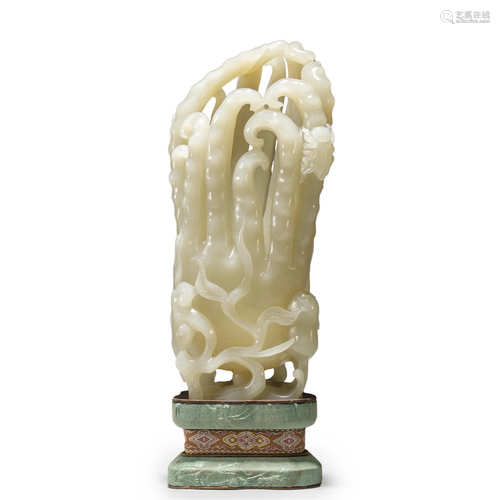 A CHINESE CARVED JADE FINGERED CITRON