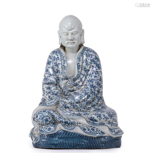 A CHINESE BLUE AND WHITE SEATED ARHAT