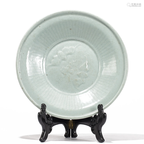 A CHINESE RU-WARE MOULDED DISH