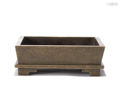 A CHINESE BRONZE RECTANGULAR CENSER