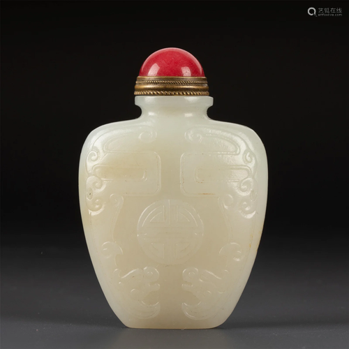 A CARVED WHITE JADE SNUFF BOTTLE