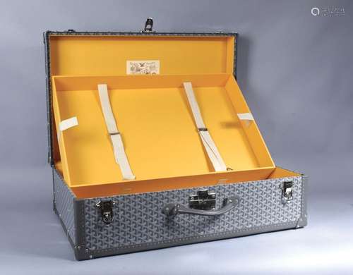 GOYARD - Paris<br />
Valise malle de voyage en toile "G...