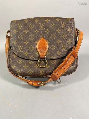 LOUIS VUITTON<br />
Sac porté épaule ou croisé genre Cartouc...