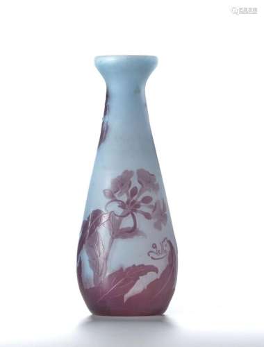 Etablissements GALLE,Vase en verre doublé à décor dégagé à l...