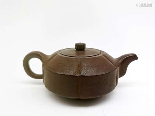 Purple clay pot with handle (style of Wang Yinchun)