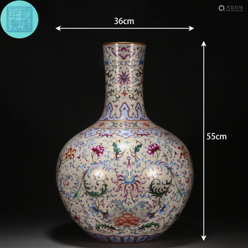 A Chinese Falangcai Globular Vase