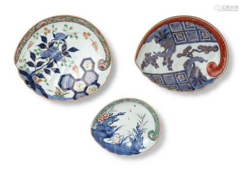 THREE JAPANESE KO-IMARI ABALONE SHELL-FORM DISHES EDO PERIOD...