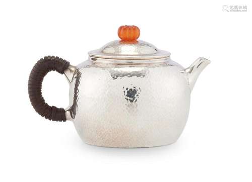 A CHINESE SILVER TEAPOT 20TH CENTURY