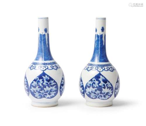 A PAIR OF CHINESE BLUE AND WHITE VASES QING DYNASTY (1644-19...