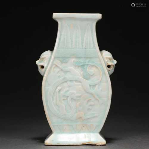 A Chinese Hutian-type Squared Vase