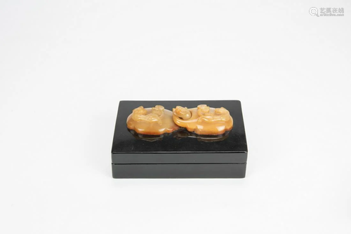 Late Qing - A Yellowish Jade Carved Chillung Dragon Belt-Buc...