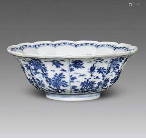 CHINESE PORCELAIN BLUE AND WHITE FLOWER SHAPED BOWL