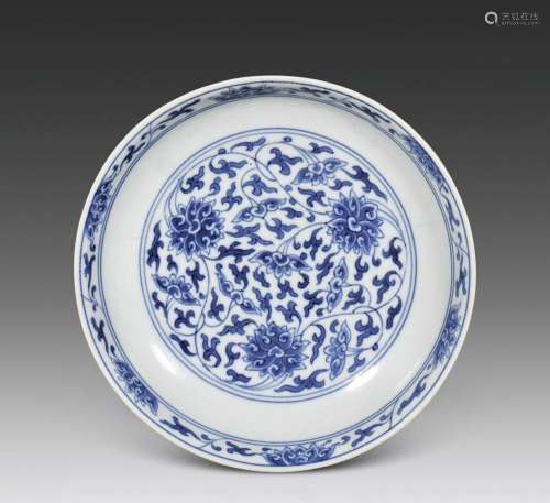 CHINESE PORCELAIN BLUE AND WHITE FLOWER PLATE