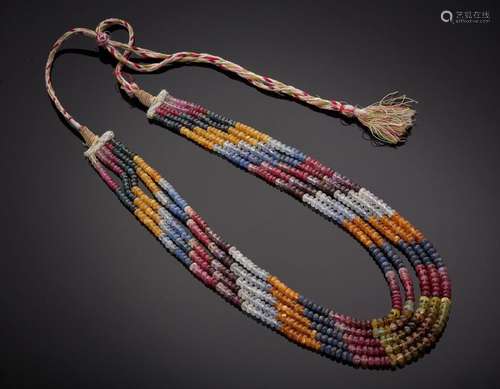 COLLIER  composé de cinq rangs de saphirs multicolores, mont...