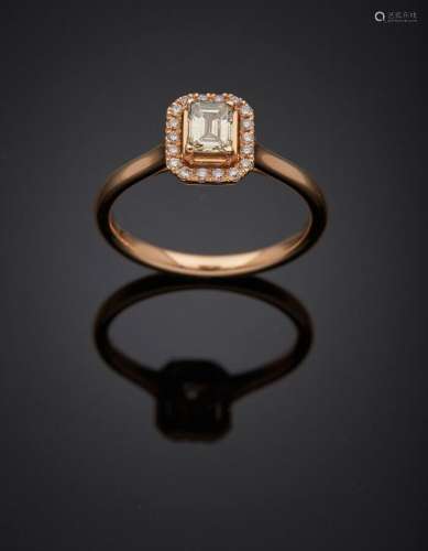 BAGUE octogonale en or rose (750‰) serti d'un diamant FANCY ...