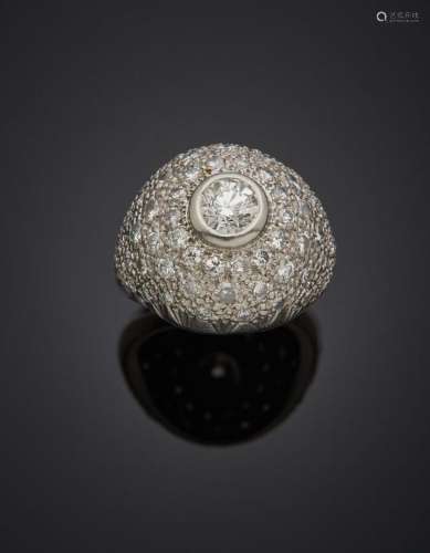 BAGUE "boule" en platine (950‰) serti de diamants ...