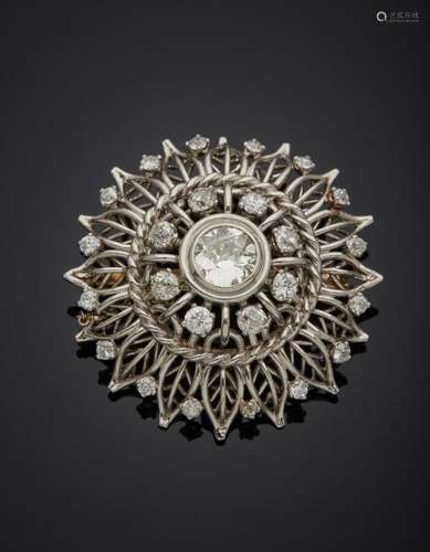 BROCHE "soleil" en fils de platine (950‰) et or gr...