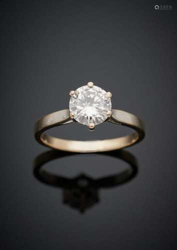 BAGUE "solitaire" en or gris (750‰) serti d'un dia...