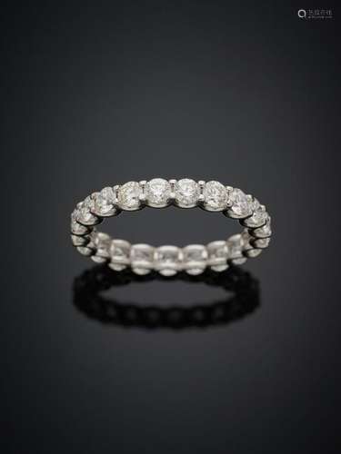 ALLIANCE en or gris (750‰) serti de 21 diamants taille brill...