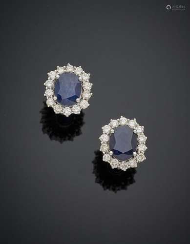 Paire de BOUCLES d'OREILLES "marguerites" en or gr...