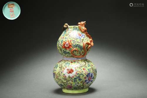 Chinese Porcelain Gourd-shaped Vase with Ineterlaced Lotus a...