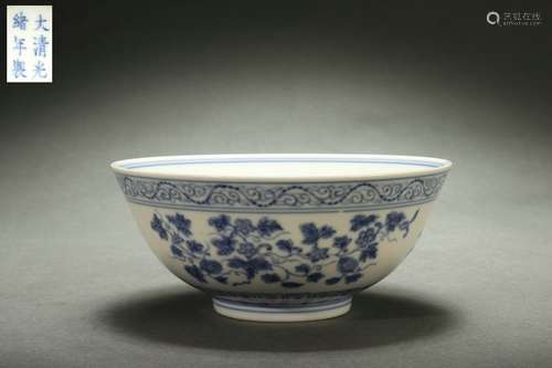 Blue-and-white Bowl with Flower and CHI Dragon Patterns Desi...