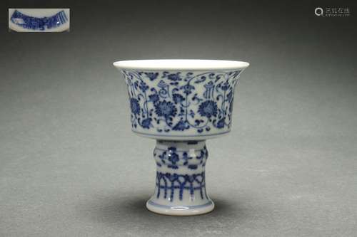 Blue-and-white Stem Cup with Interlaced Lotus Patterns Desig...