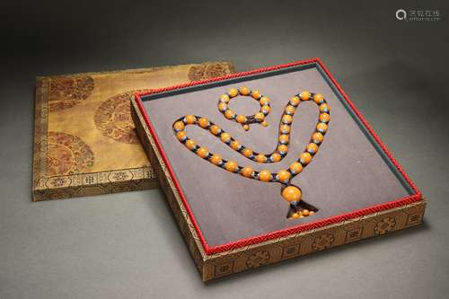 A Group of Tianhuang Stone Bracelet and Necklace