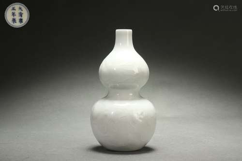 Sweet White Glazed Gourd-shaped Vase with Carved FU LU (mean...