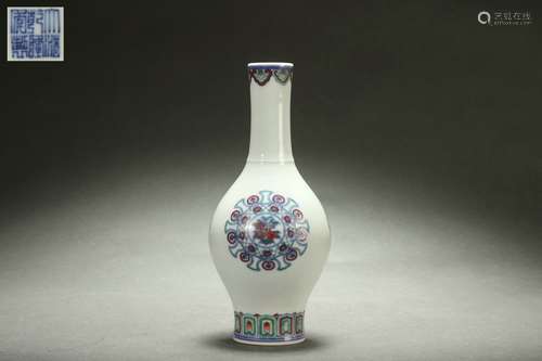 Contrasting Colored Vase with Floral Design, Qianlong Reign ...